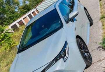 Toyota Corolla 71.000 km 22.950 &euro; Neuzelle 15898