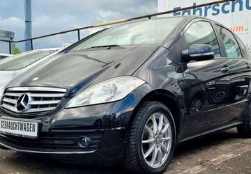 Mercedes-Benz A 180 53.345 km 8.950 &euro; Frankfurt 15234